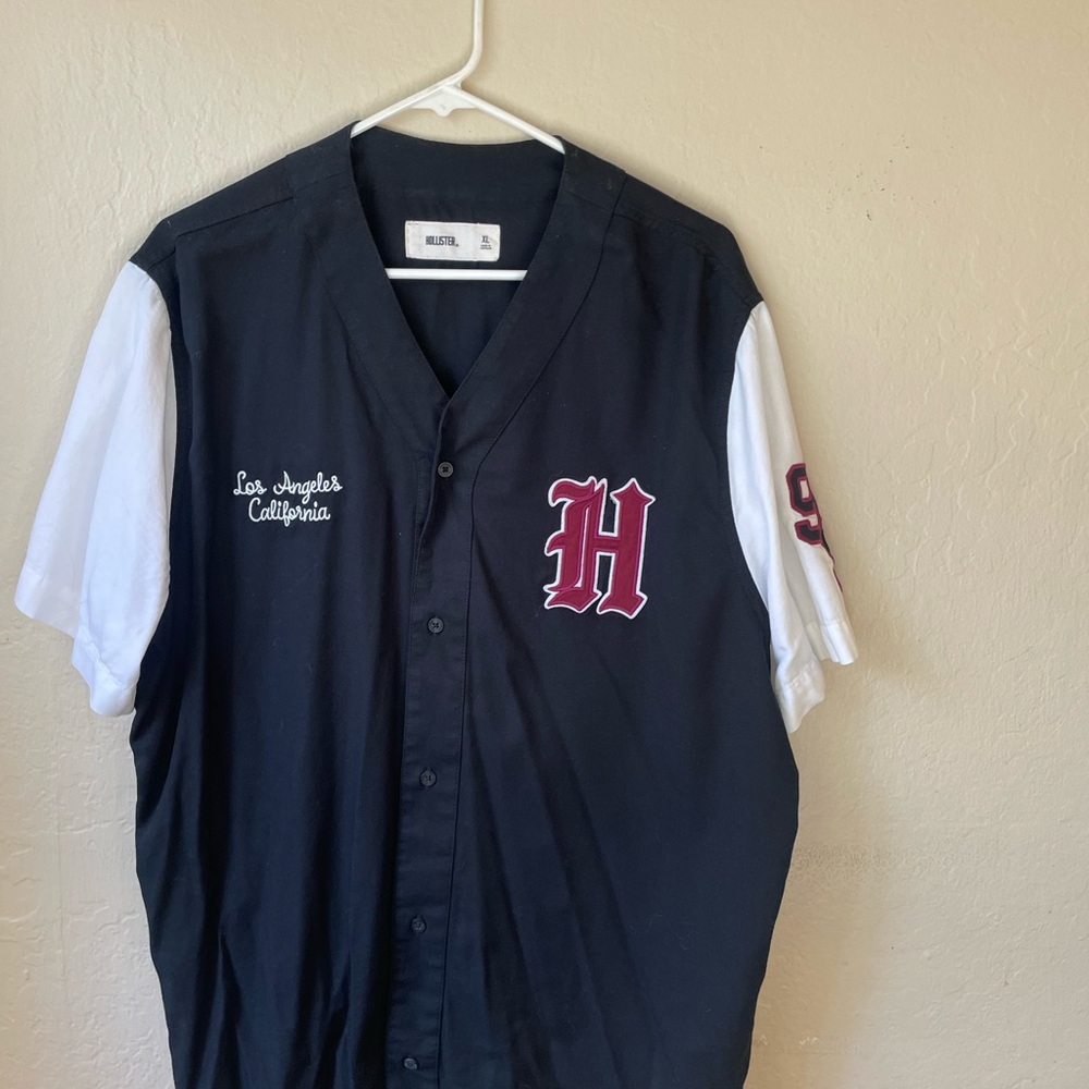 Hollister Black and White Men's Jersey